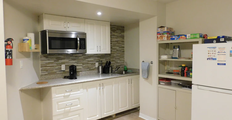 1132 Queen Street W, Mississauga, ON, L5H 4K2 - 4