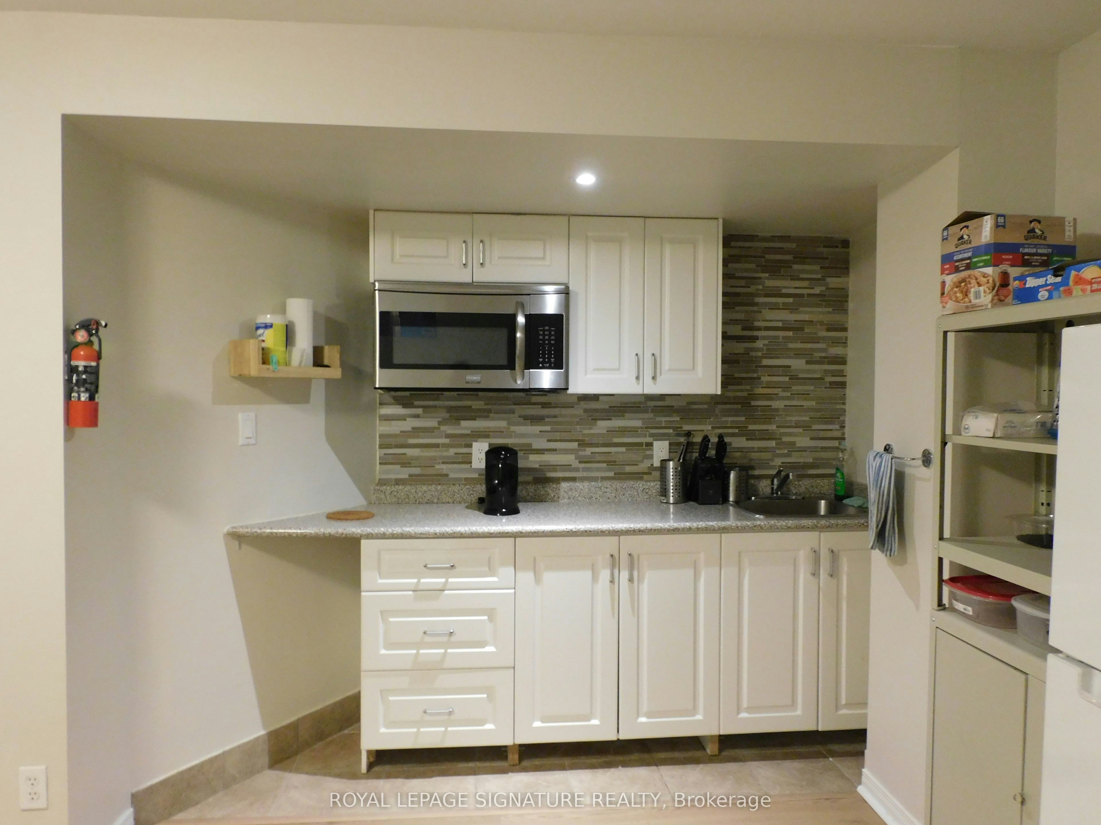 1132 Queen Street W, Mississauga, ON, L5H 4K2 - 3