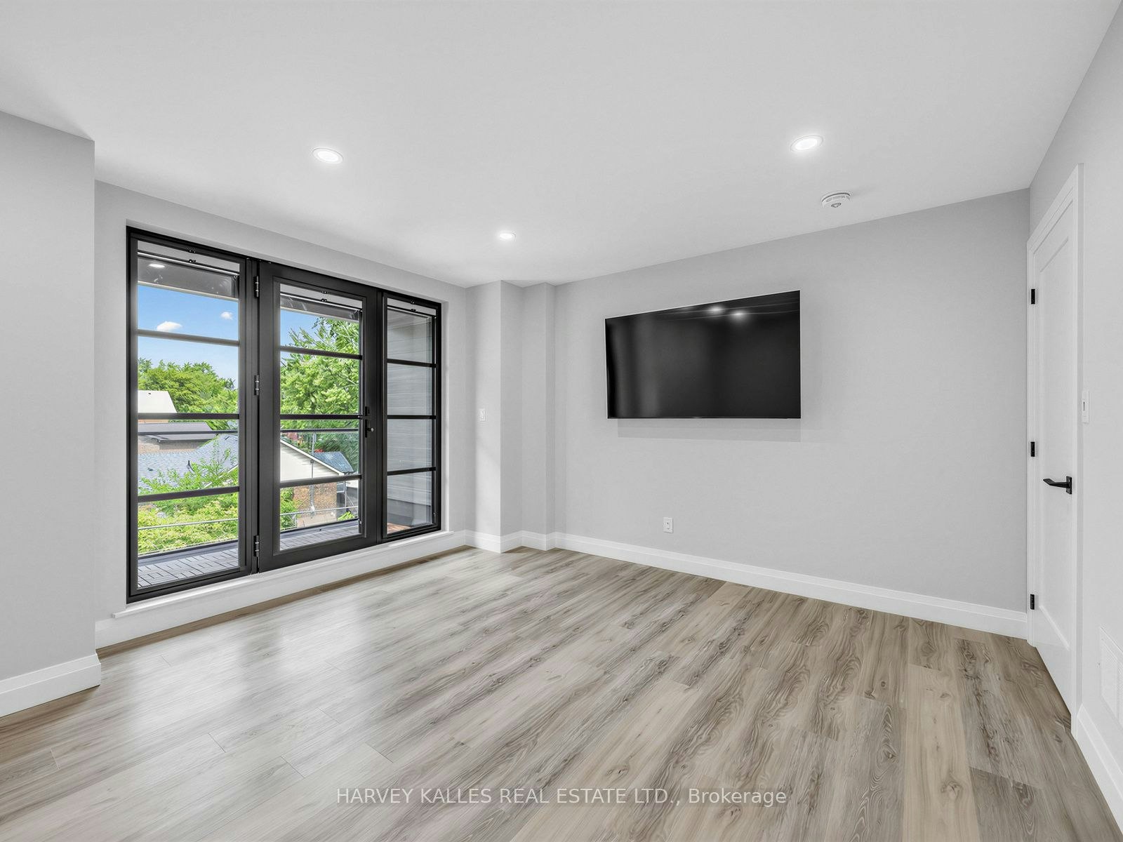 4-102 Shaver Avenue N, Toronto, ON, M9B 4N7 - 5