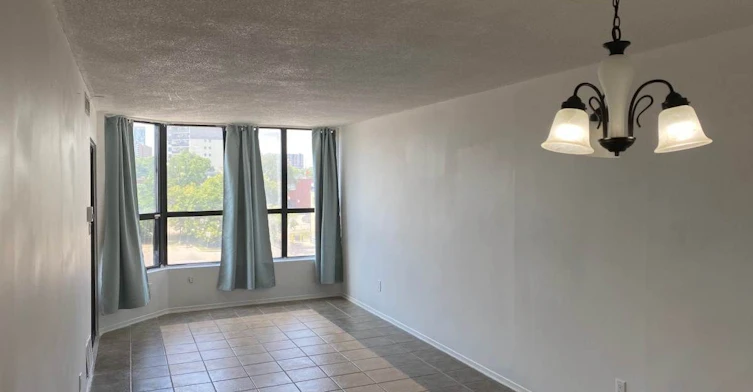 302-25 Agnes Street, Mississauga, ON, L5B 3X7 - 3