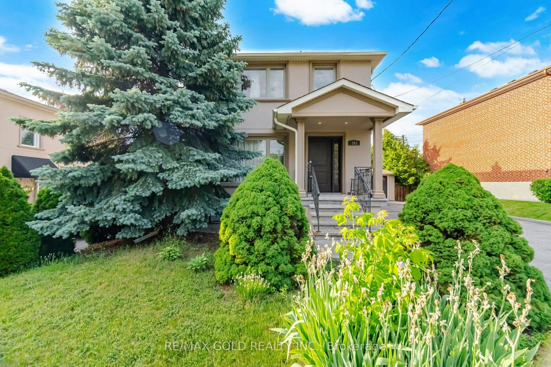352 Maple Leaf Drive, Toronto, ON, M6L 1P6