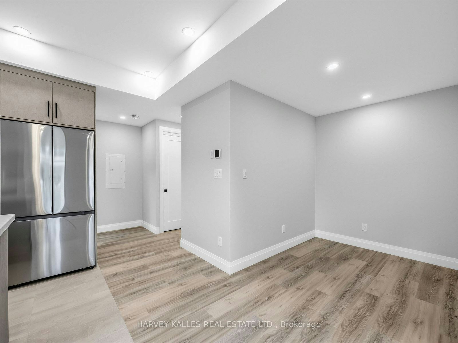 1-102 Shaver Avenue N, Toronto, ON, M9B 4N7 - 6