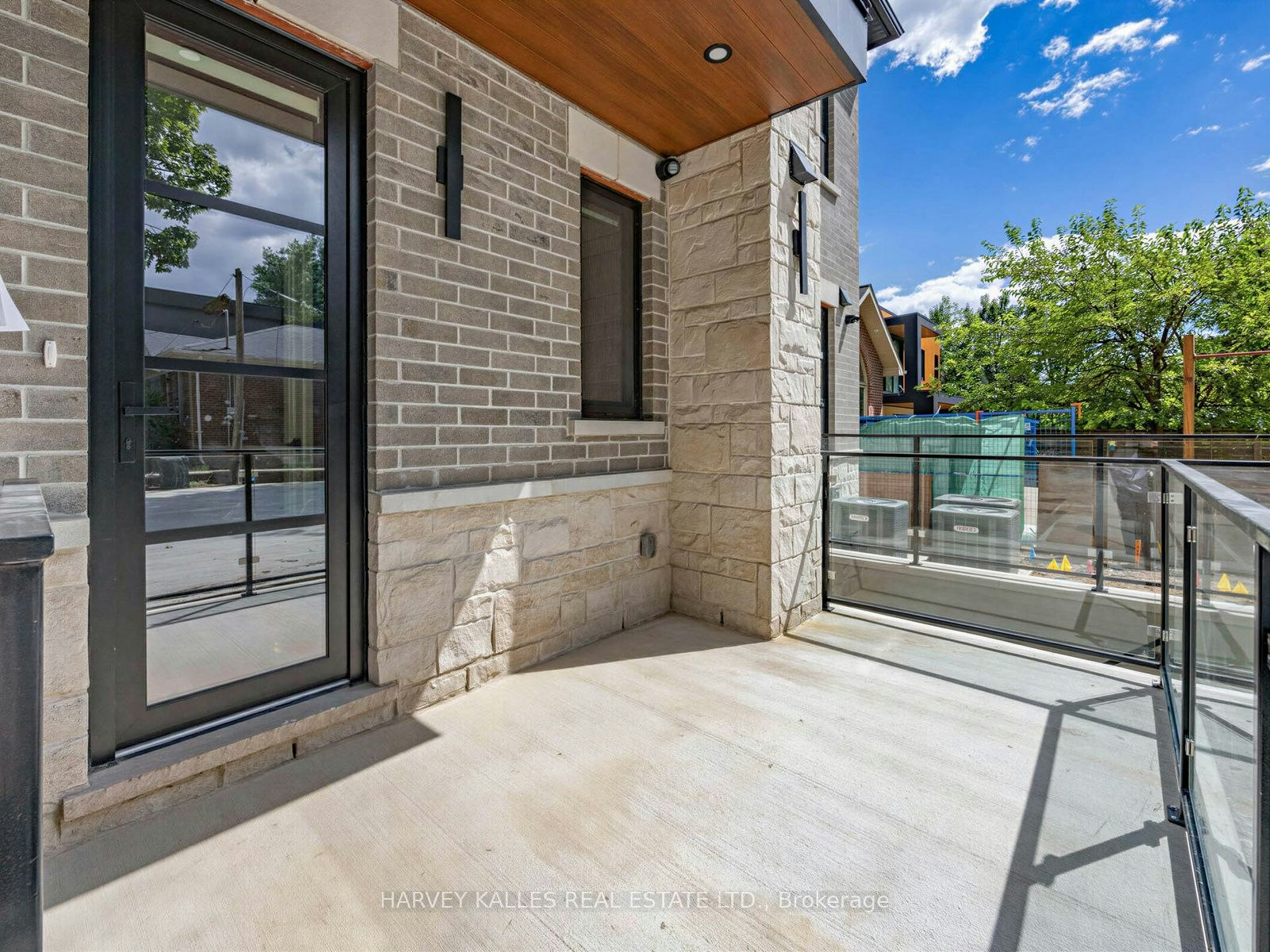 1-102 Shaver Avenue N, Toronto, ON, M9B 4N7 - 13