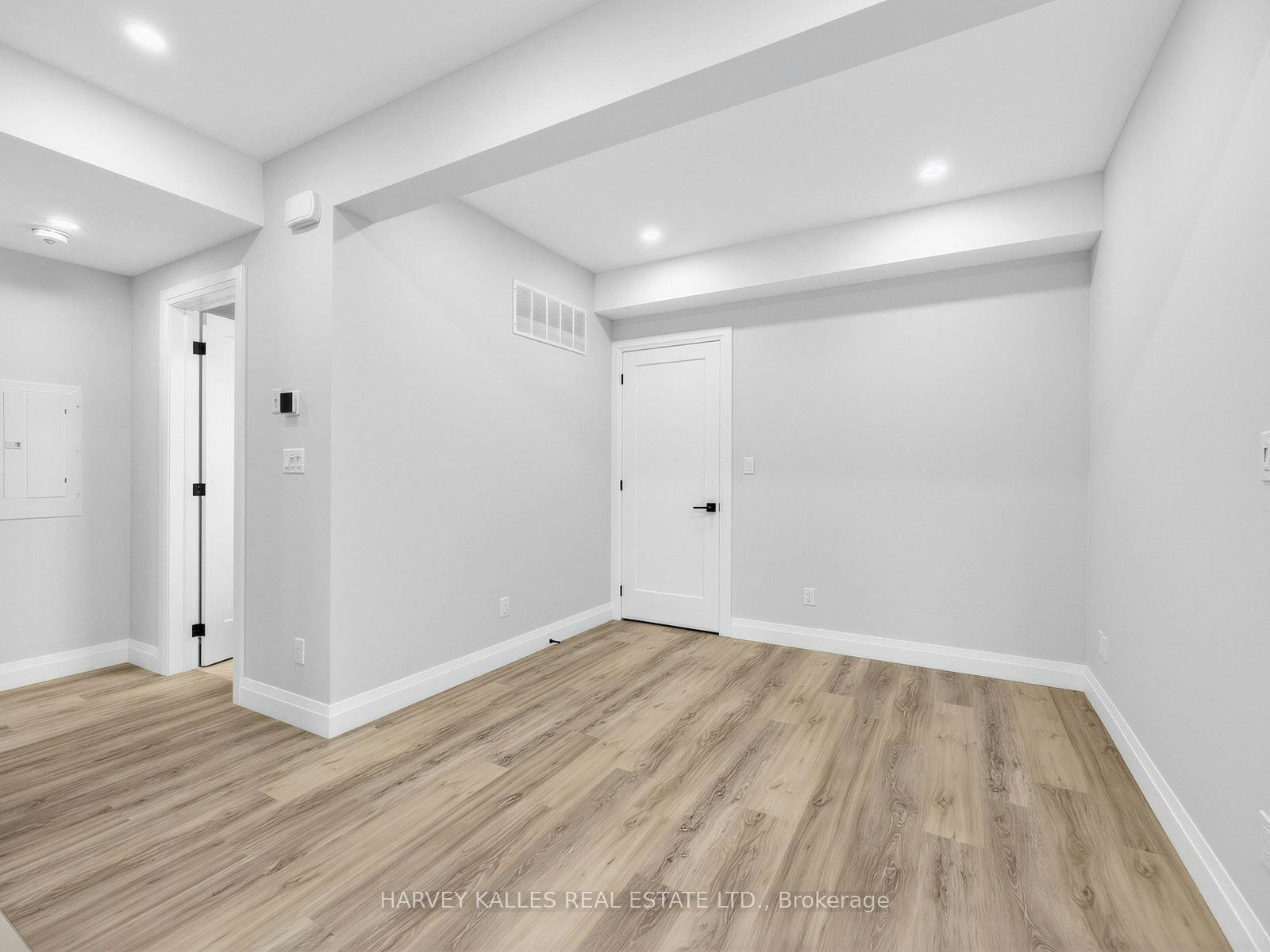 1-102 Shaver Avenue N, Toronto, ON, M9B 4N7 - 9