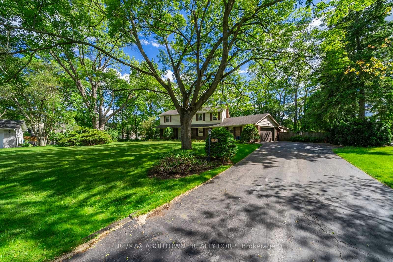 142 Abbey Court, Oakville, ON, L6J 4L1