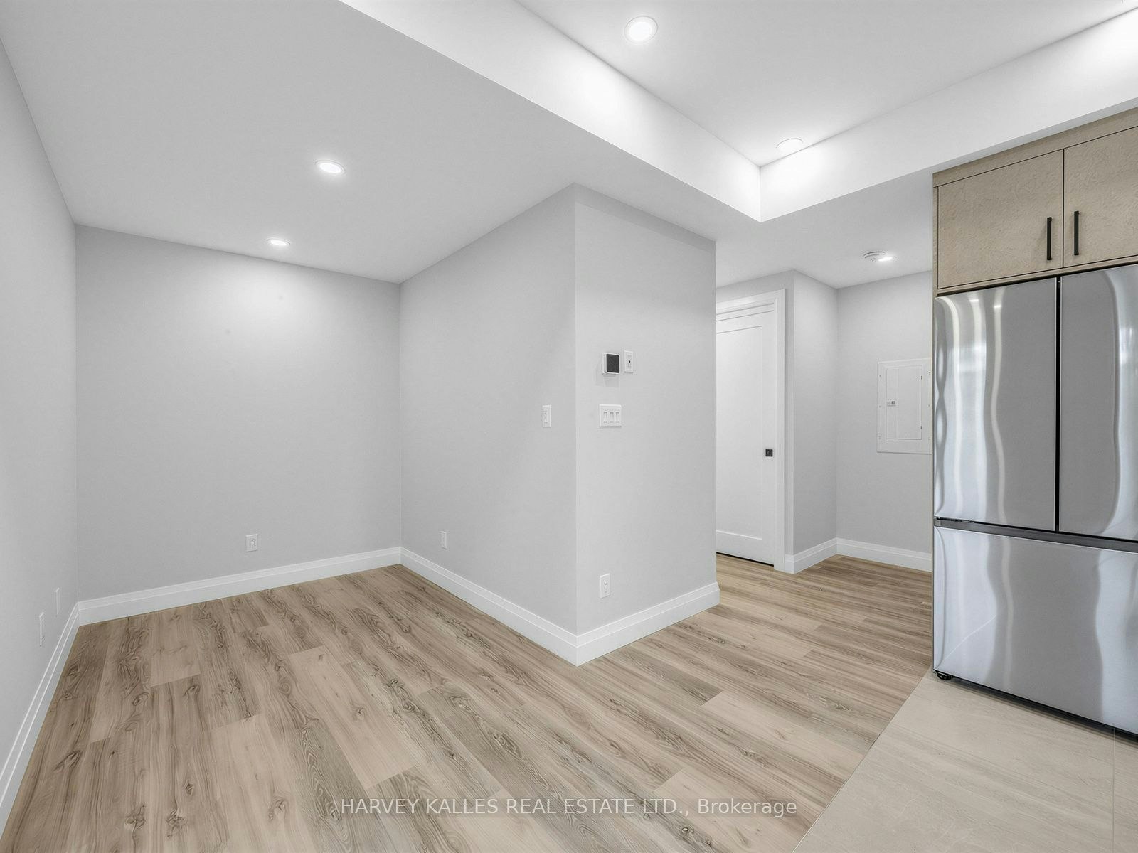 2-102 Shaver Avenue N, Toronto, ON, M9B 4N7 - 5