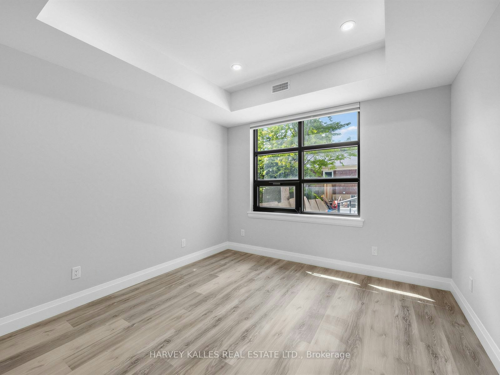2-102 Shaver Avenue N, Toronto, ON, M9B 4N7 - 7