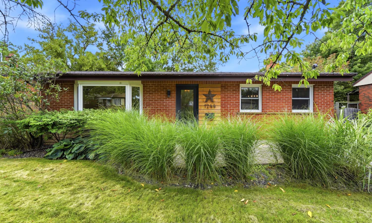 1244 De Quincy Crescent