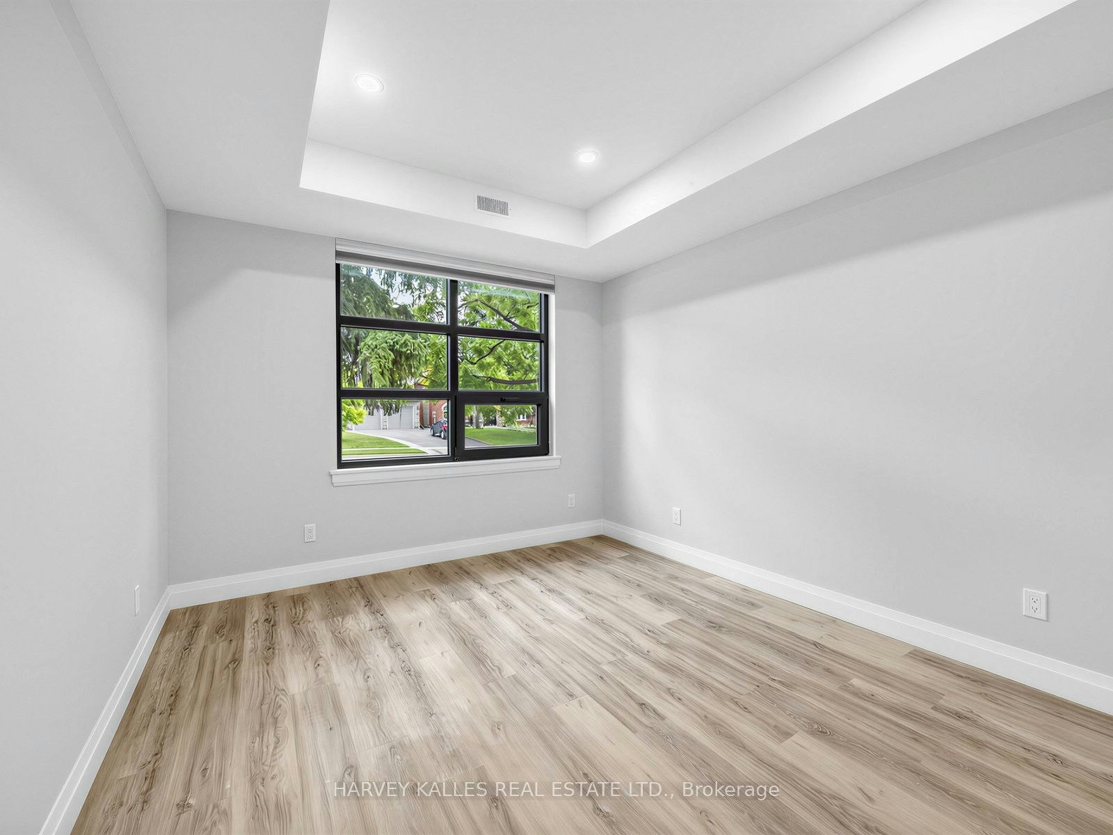 3-102 Shaver Avenue N, Toronto, ON, M9B 4N7 - 8