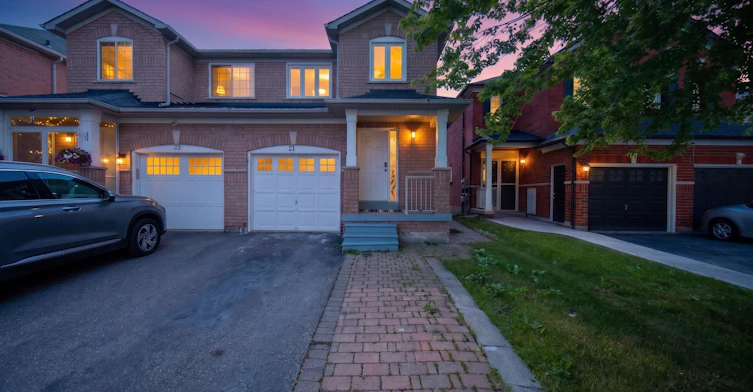 21 Penguin Lane, Brampton, ON, L6R 2C1 - 2