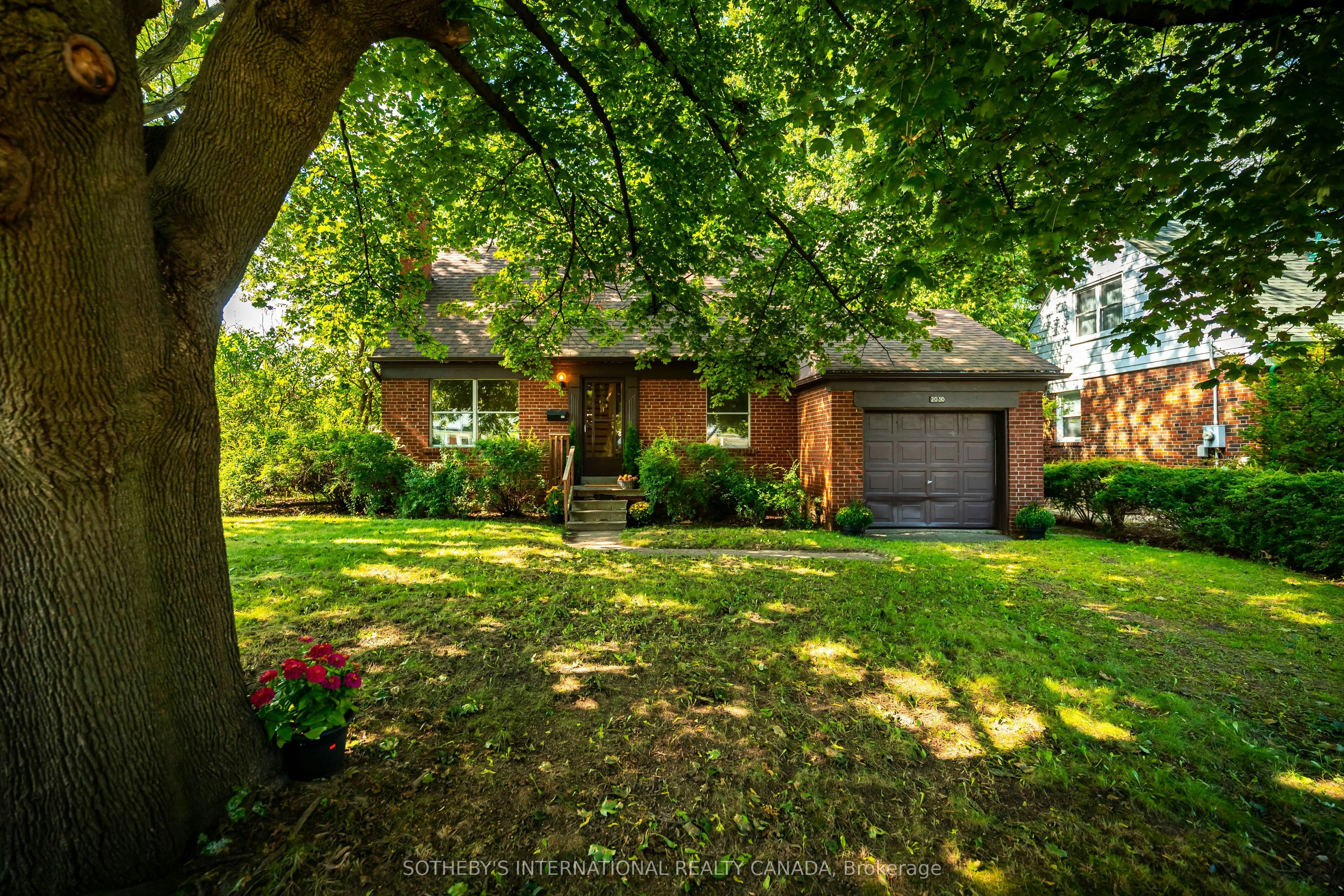 2050 Russett Road, Mississauga, ON, L4Y 1B9