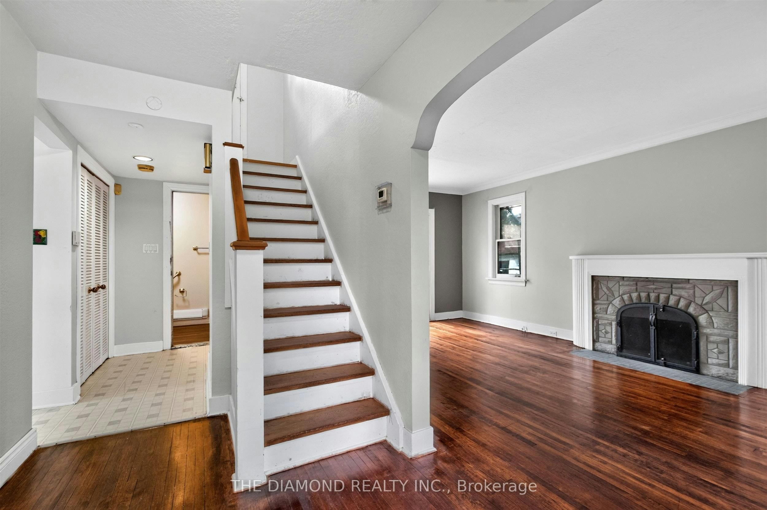 3925 Bloor Street W, Toronto, ON, M9B 1L8 - 3