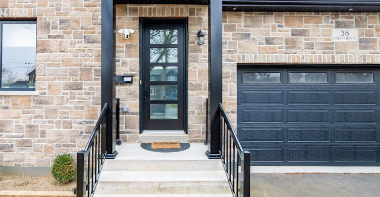 38 Thirty First Street, Toronto, ON, M8W 3E9 - 2