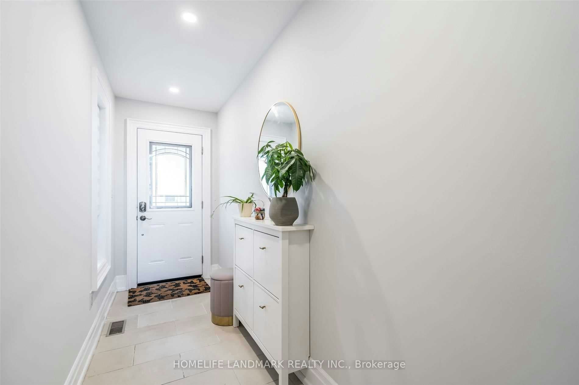 14A Gort Avenue, Toronto, ON, M8W 3Y5 - 4