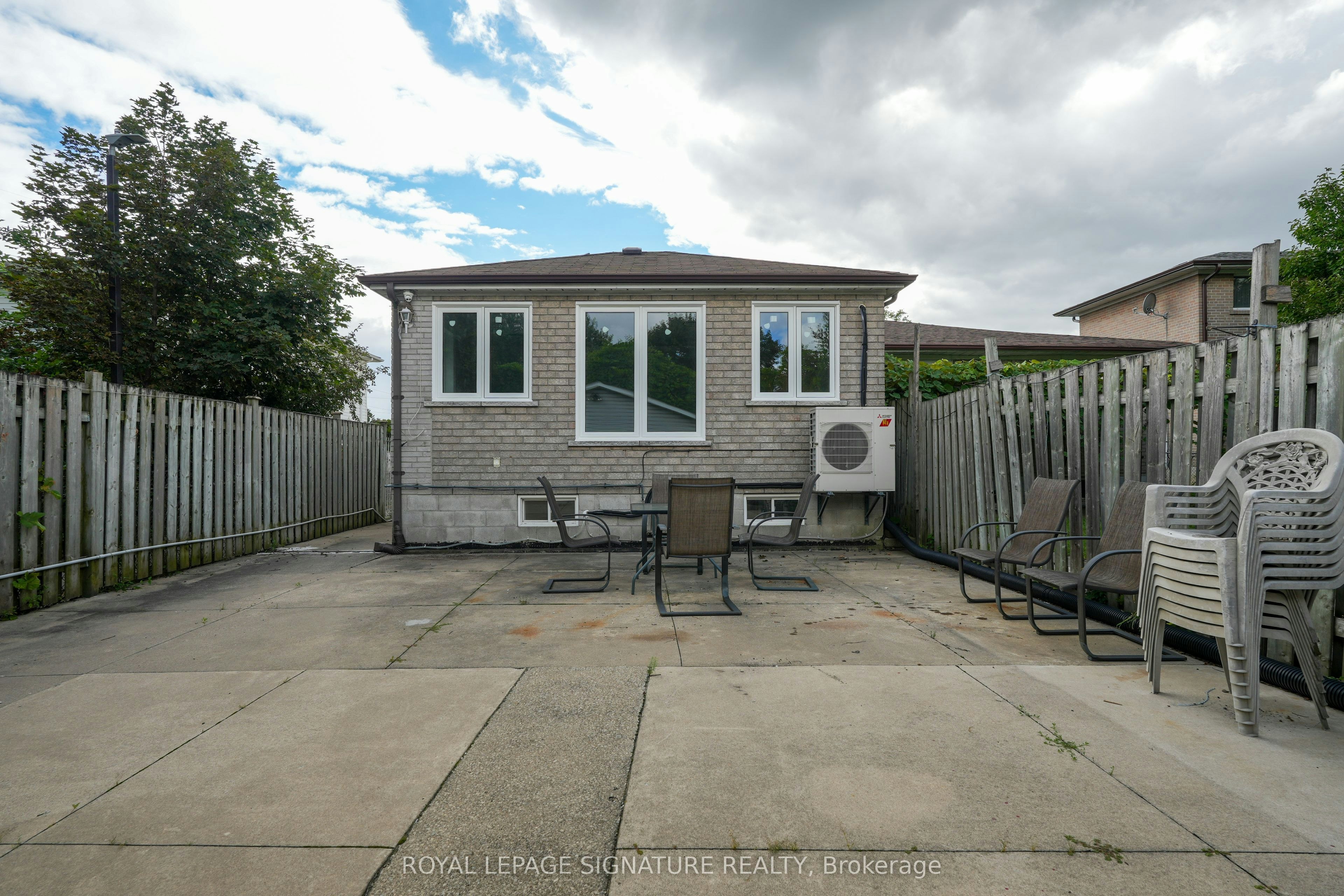 Lower-674 Abana Road, Mississauga, ON, L5A 1H4