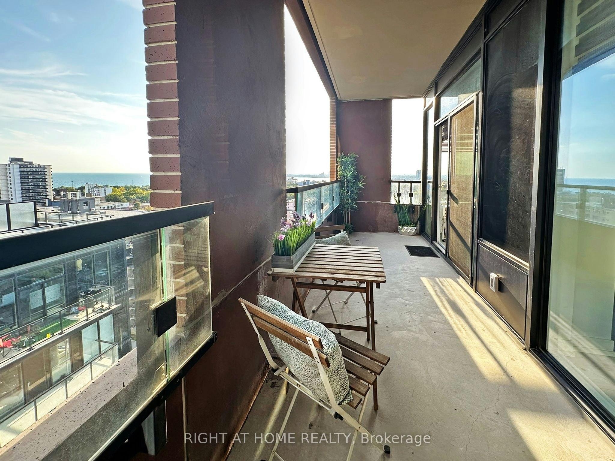 LPH12-270 Dufferin Street, Toronto, ON, M6K 0H8 - 11