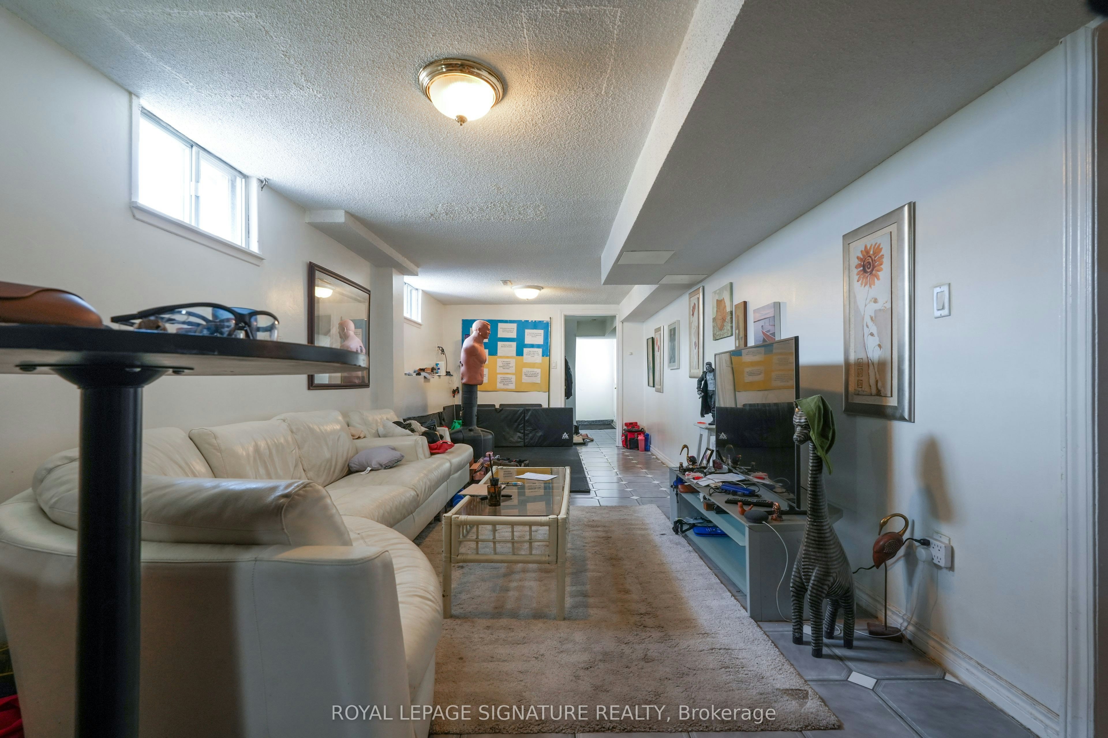 Room #3-674 Abana Road, Mississauga, ON, L5A 1H4 - 2