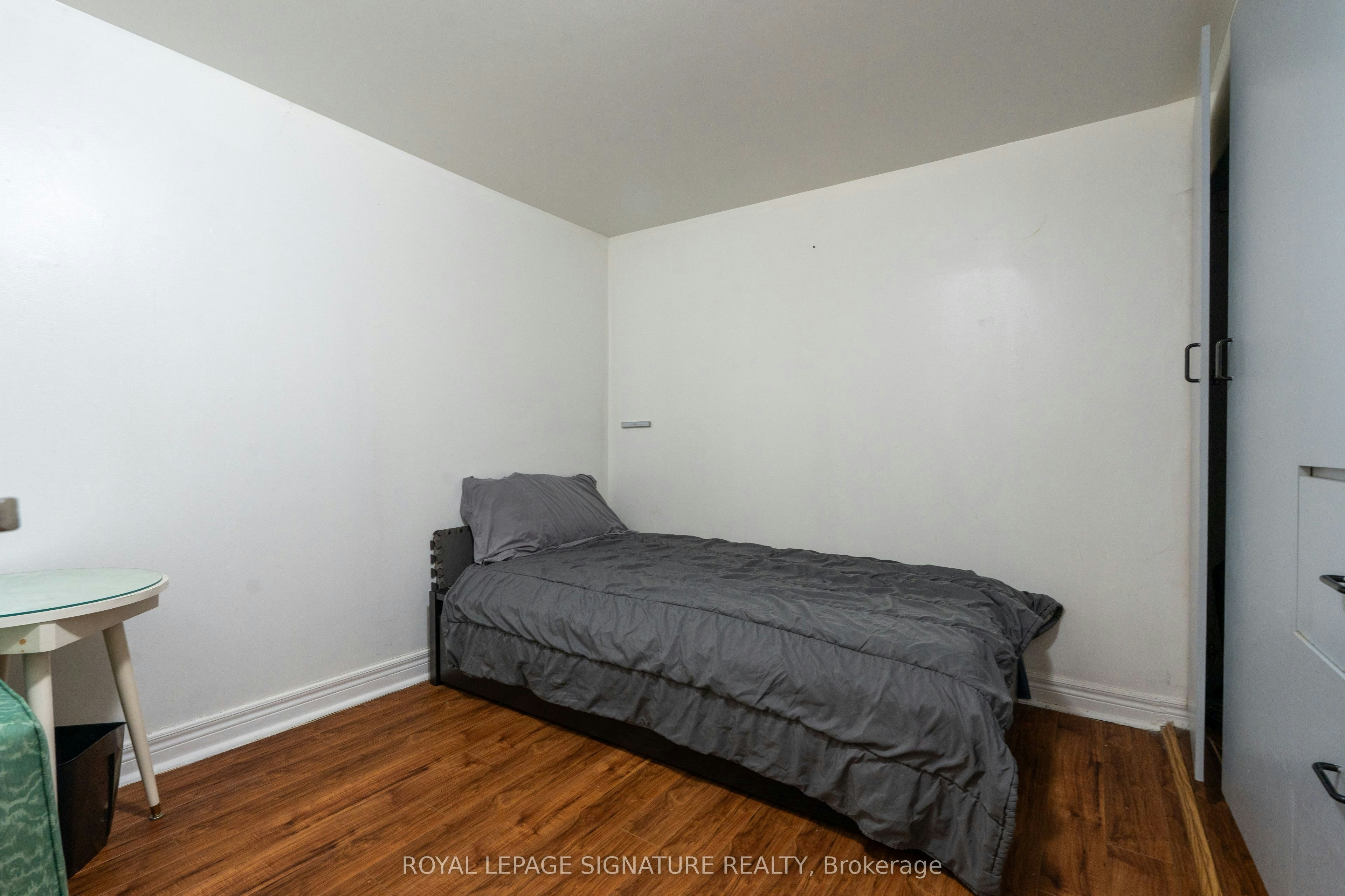 Room #3-674 Abana Road, Mississauga, ON, L5A 1H4 - 8