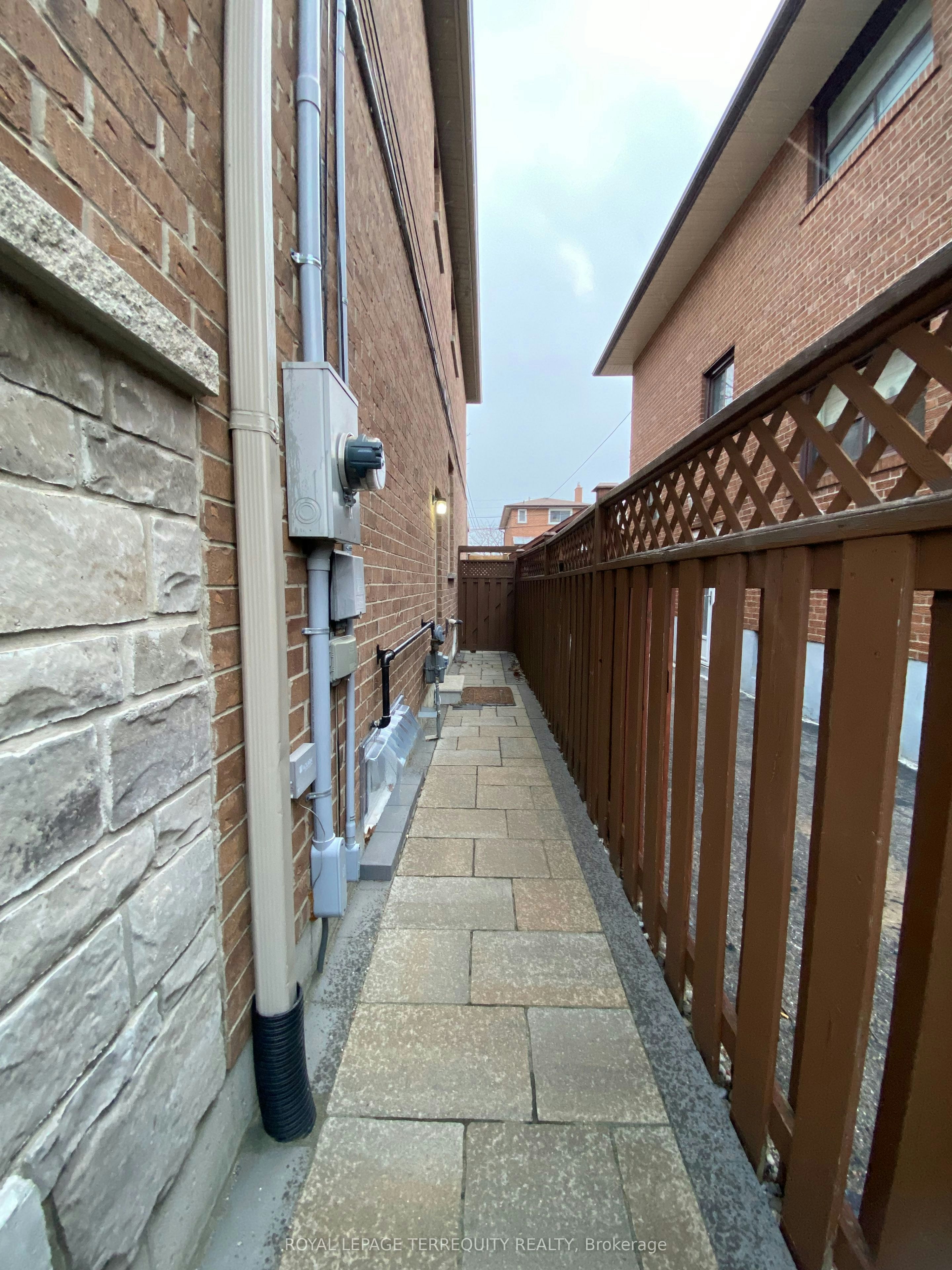 Lower-20B Lunness Road, Toronto, ON, M8W 4M3 - 3