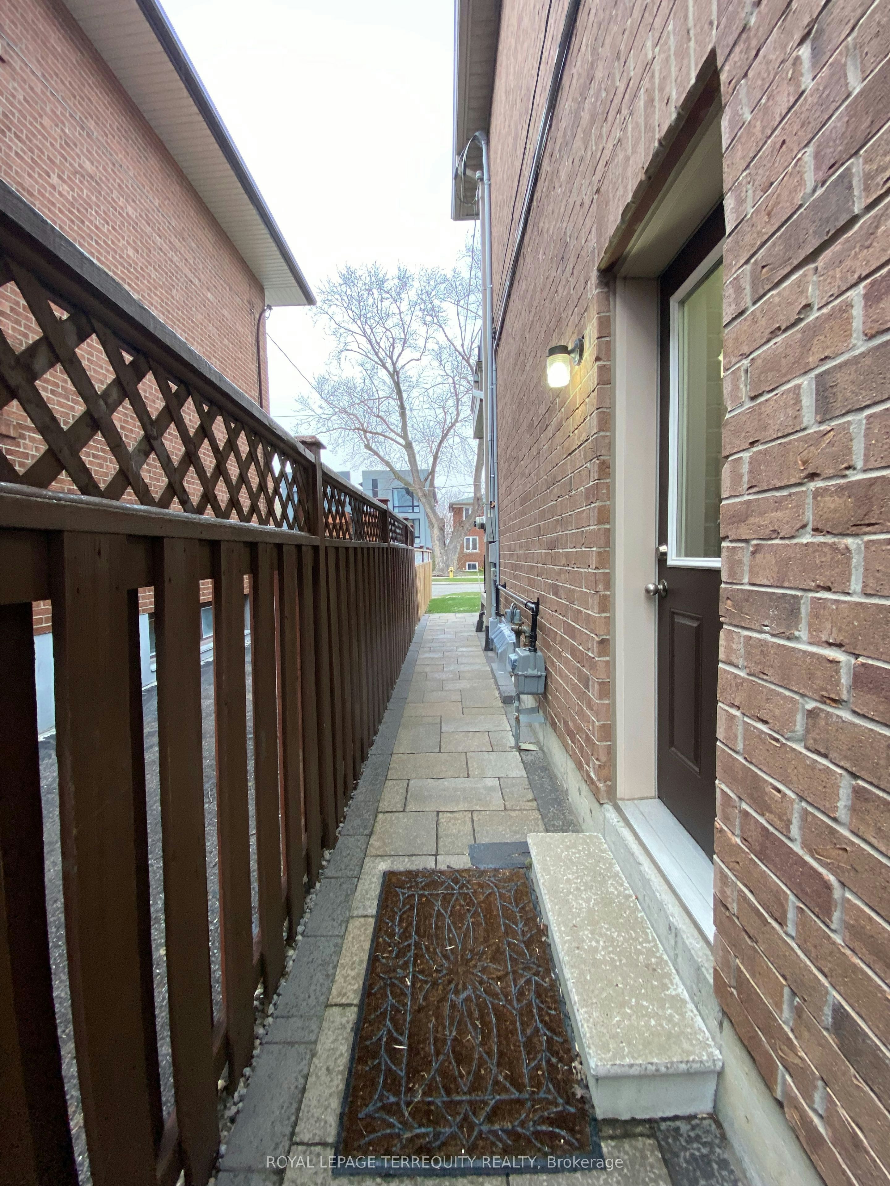 Lower-20B Lunness Road, Toronto, ON, M8W 4M3 - 4