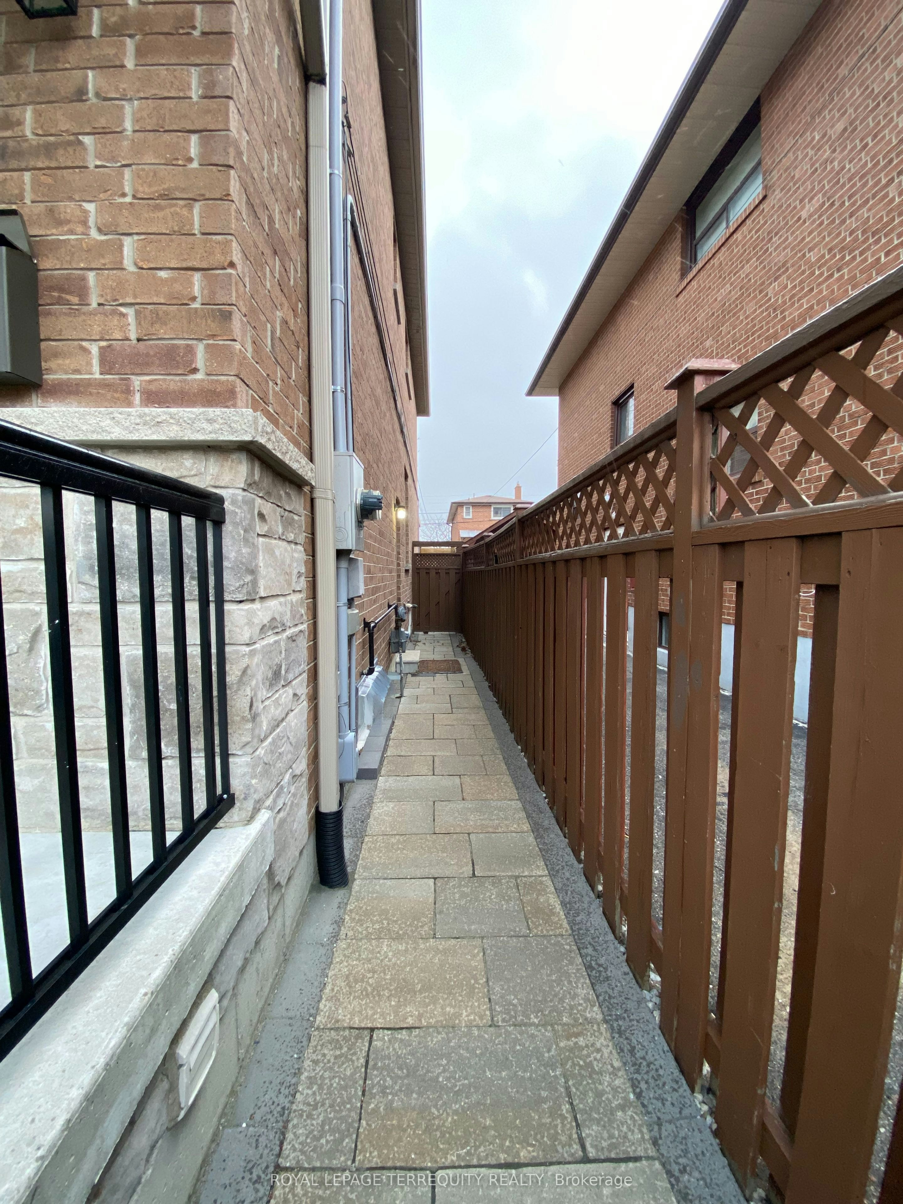 Lower-20B Lunness Road, Toronto, ON, M8W 4M3 - 2