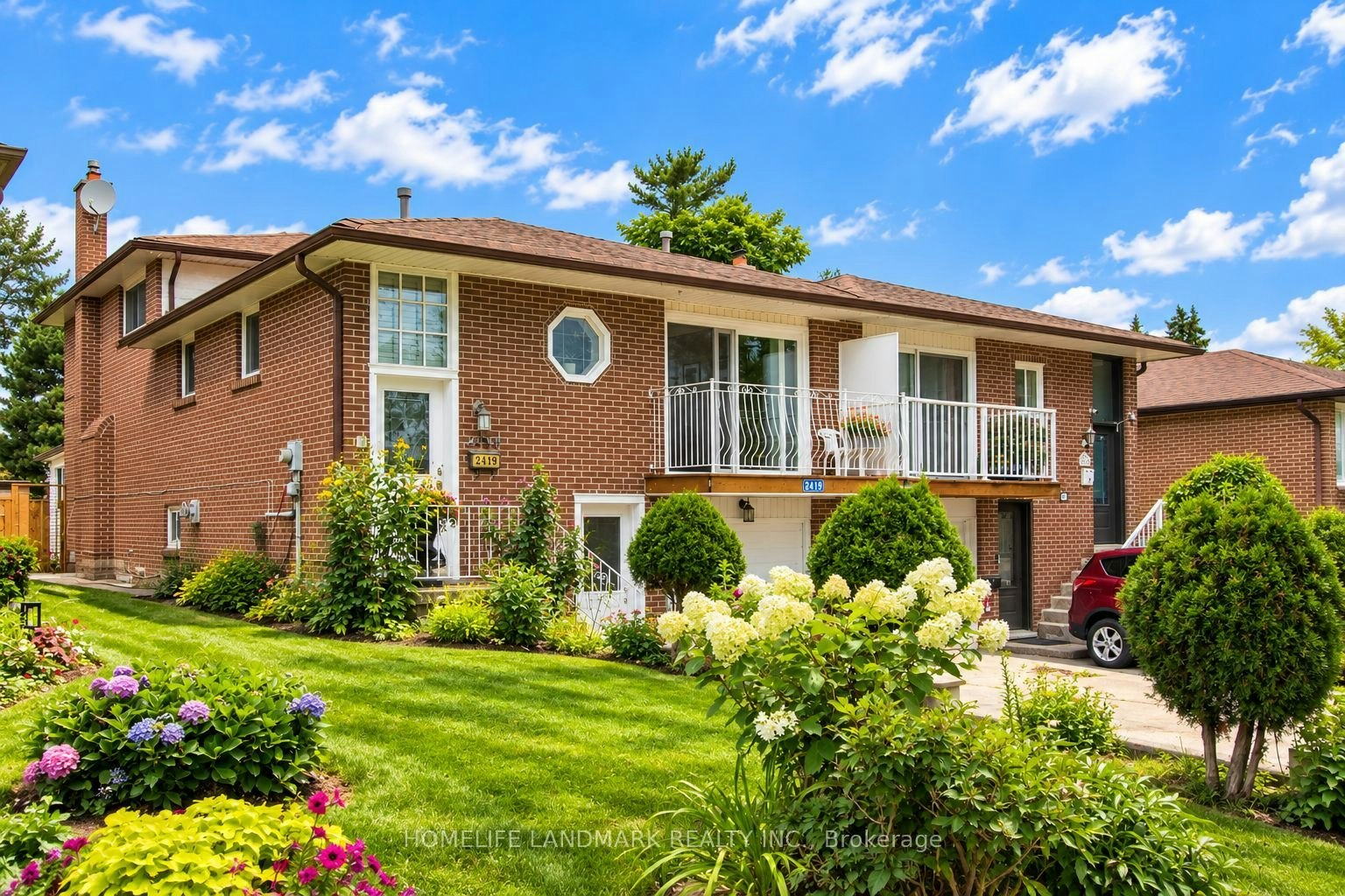 2419 Cashmere Avenue, Mississauga, ON, L5B 2M7
