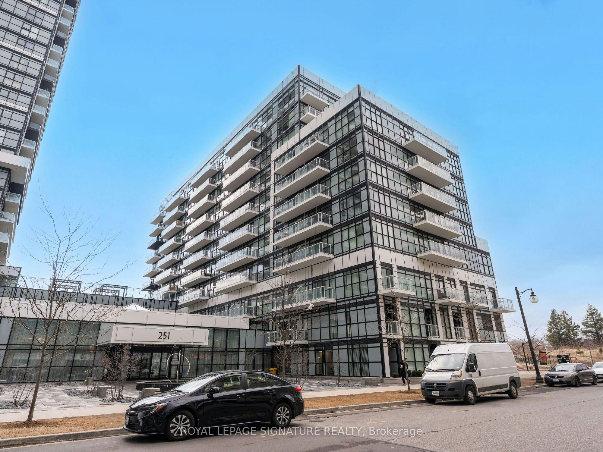 132-251 Manitoba Street S, Toronto, ON, M8Y 0C7