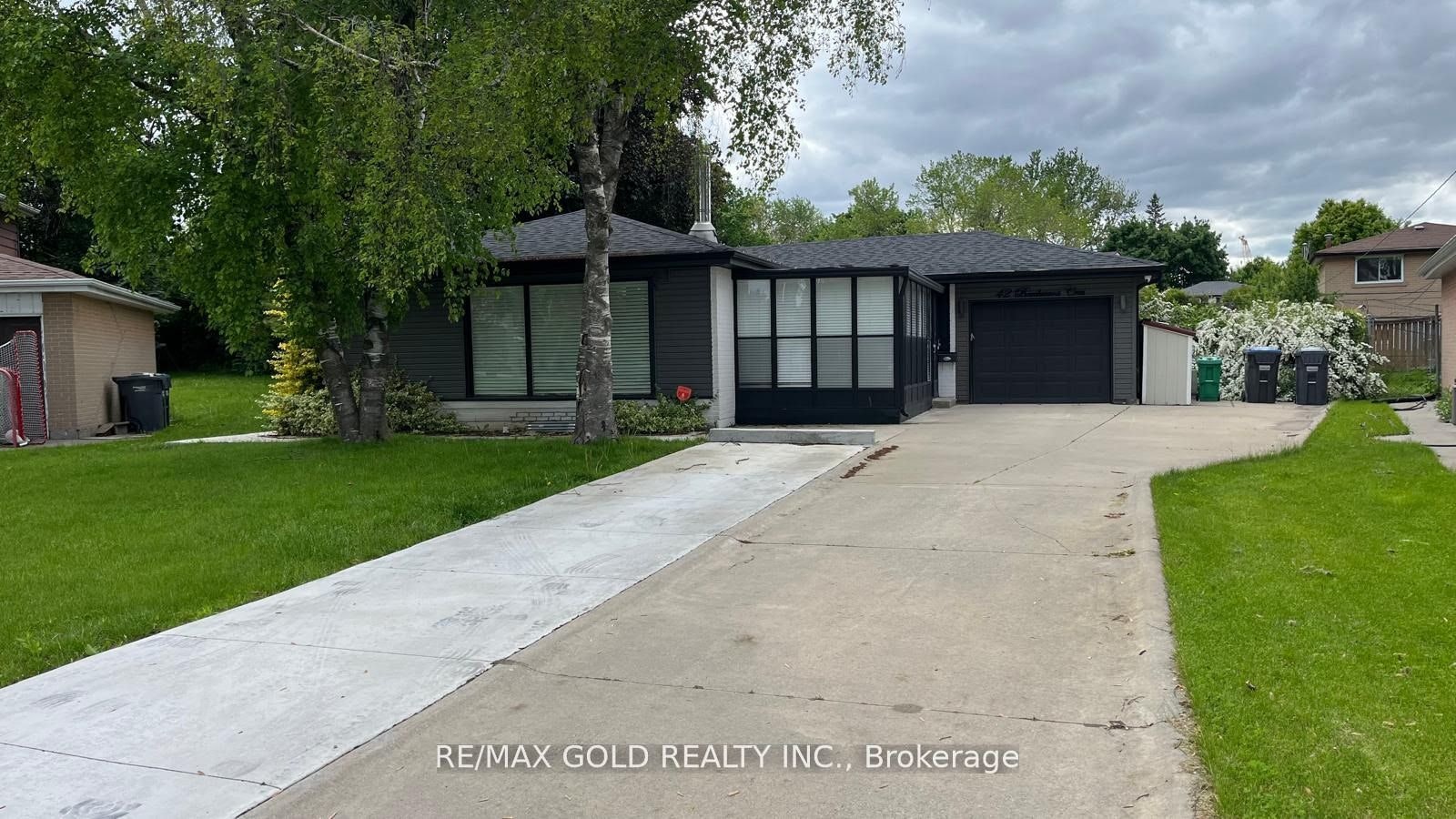 42 Beechwood Crescent, Brampton, ON, L6T 1Y1