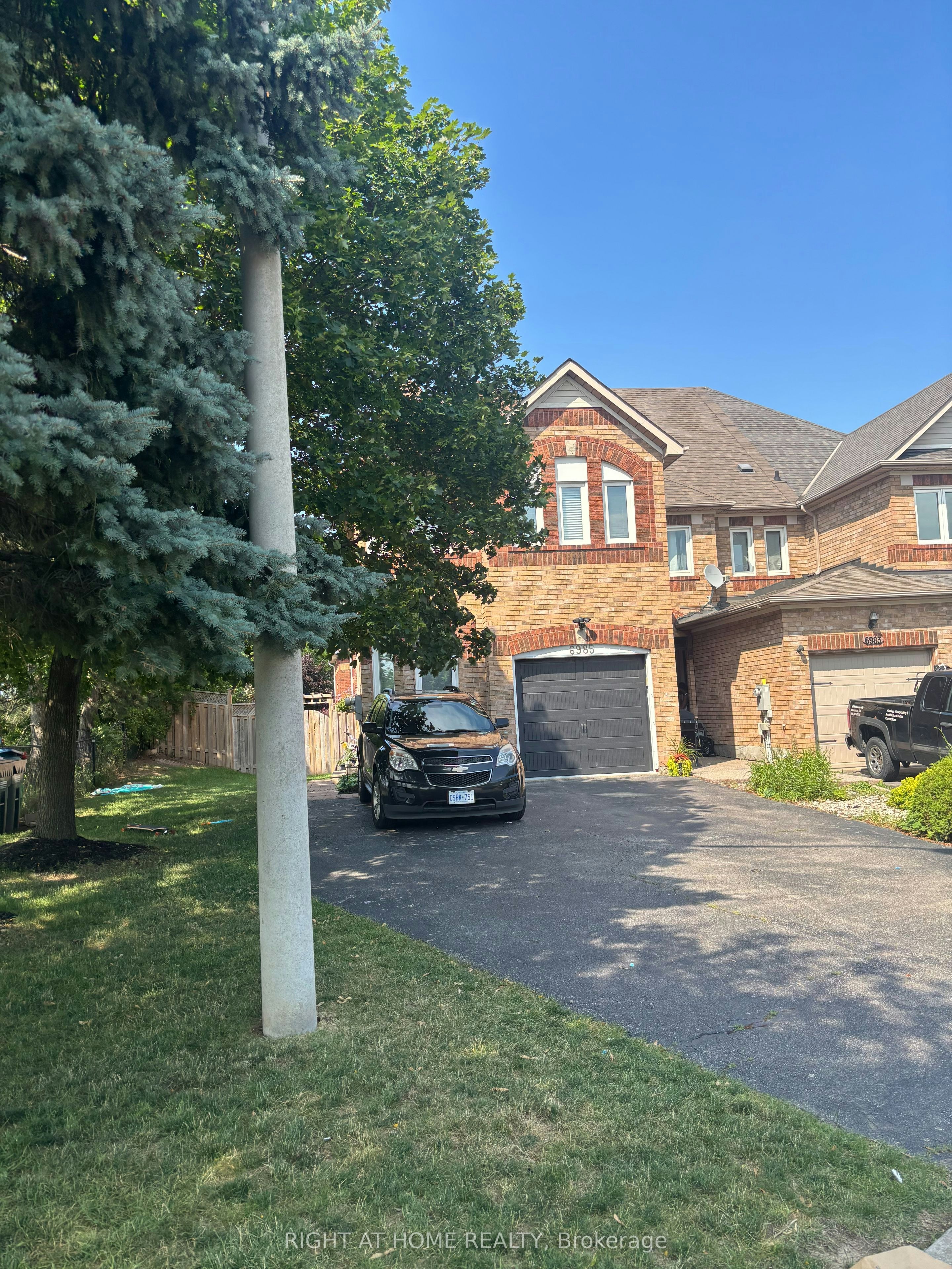6985 Dunnview Court, Mississauga, ON, L5N 7E4