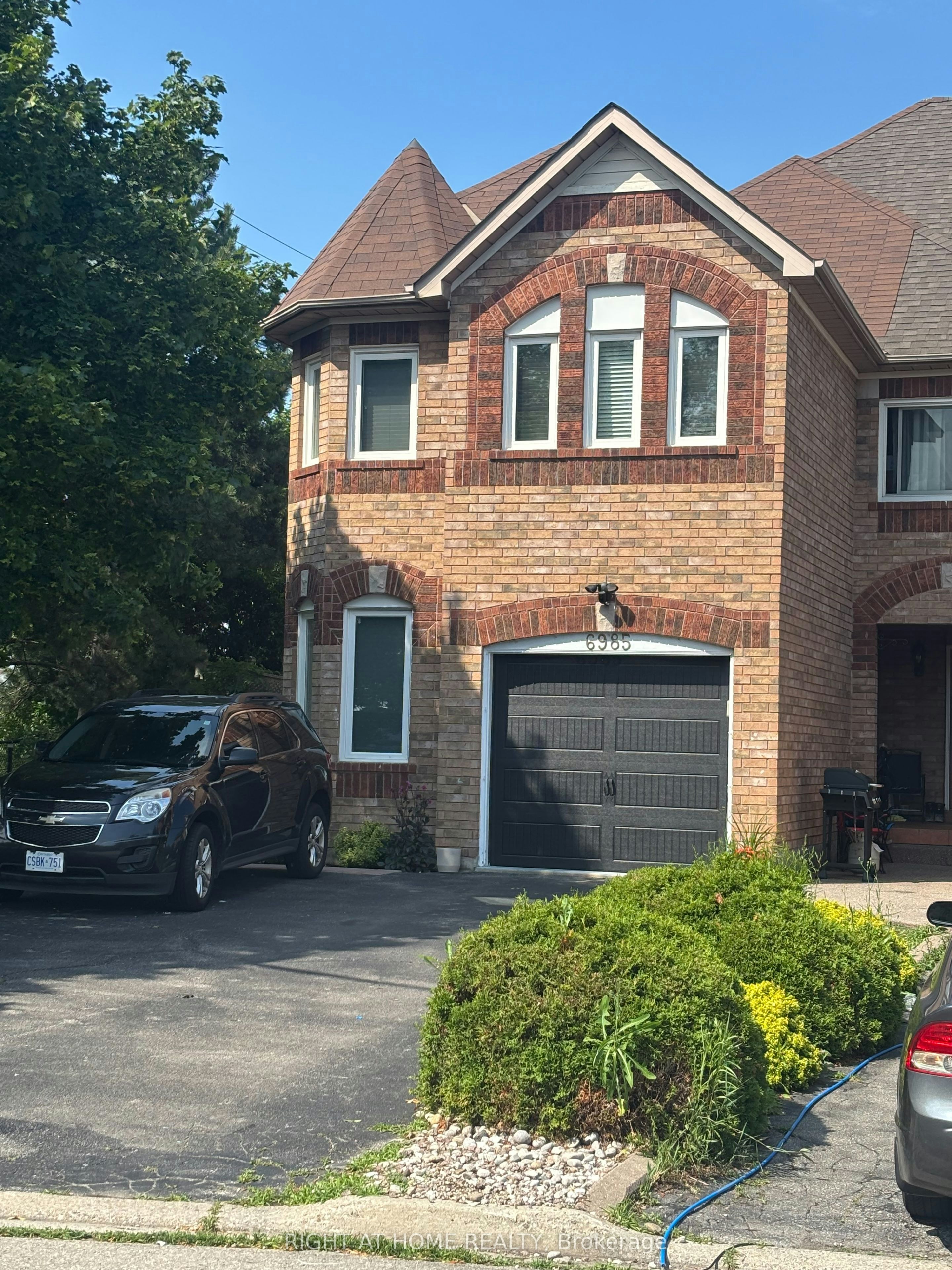 6985 Dunnview Court, Mississauga, ON, L5N 7E4 - 2