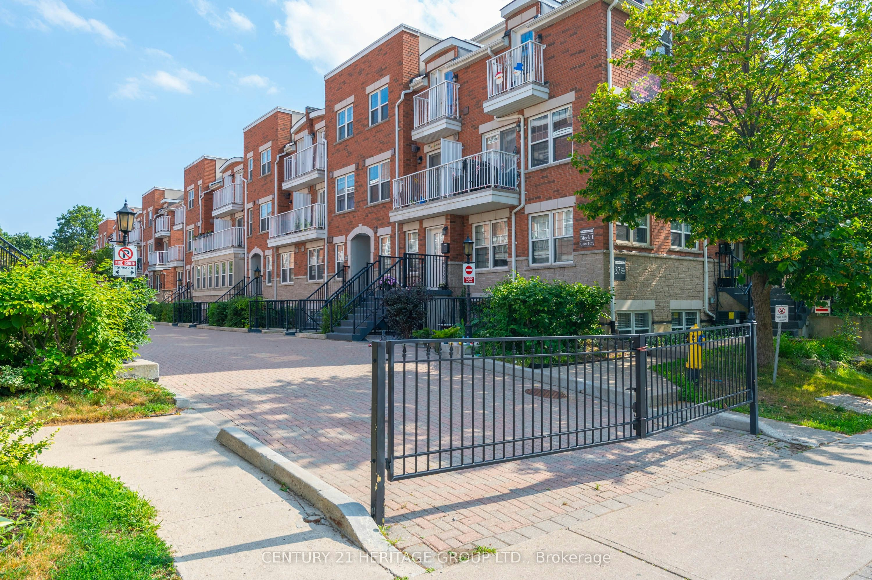 24-37 Four Winds Drive, Toronto, ON, M3J 1K7