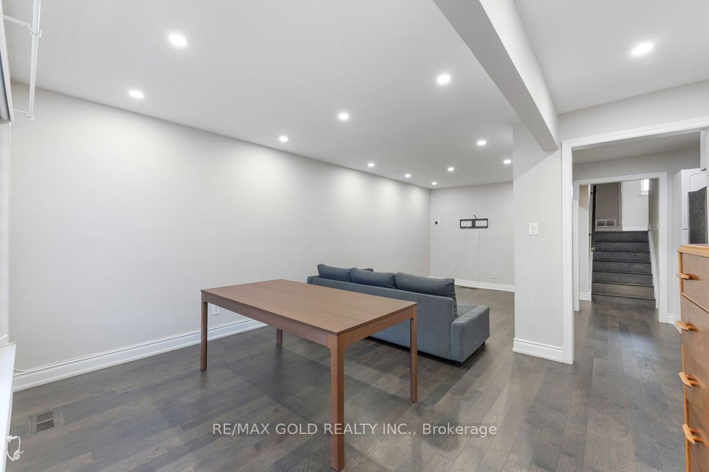 44 Wilton Drive, Brampton, ON, L6W 3A1 - 3