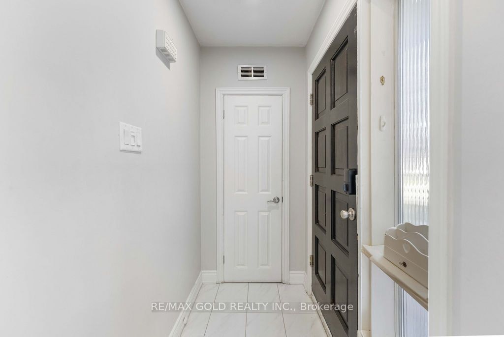 44 Wilton Drive, Brampton, ON, L6W 3A1 - 2