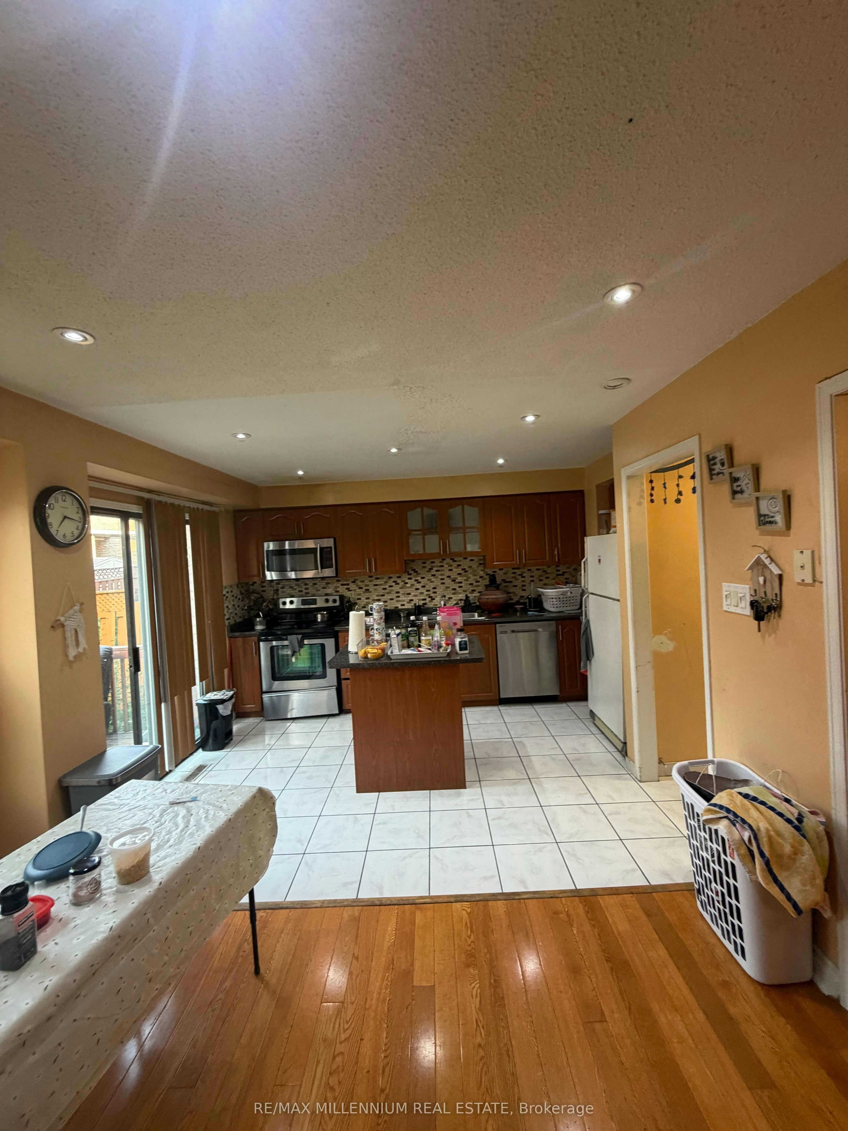 10 Hendricks Crescent, Brampton, ON, L6Y 4K9 - 2