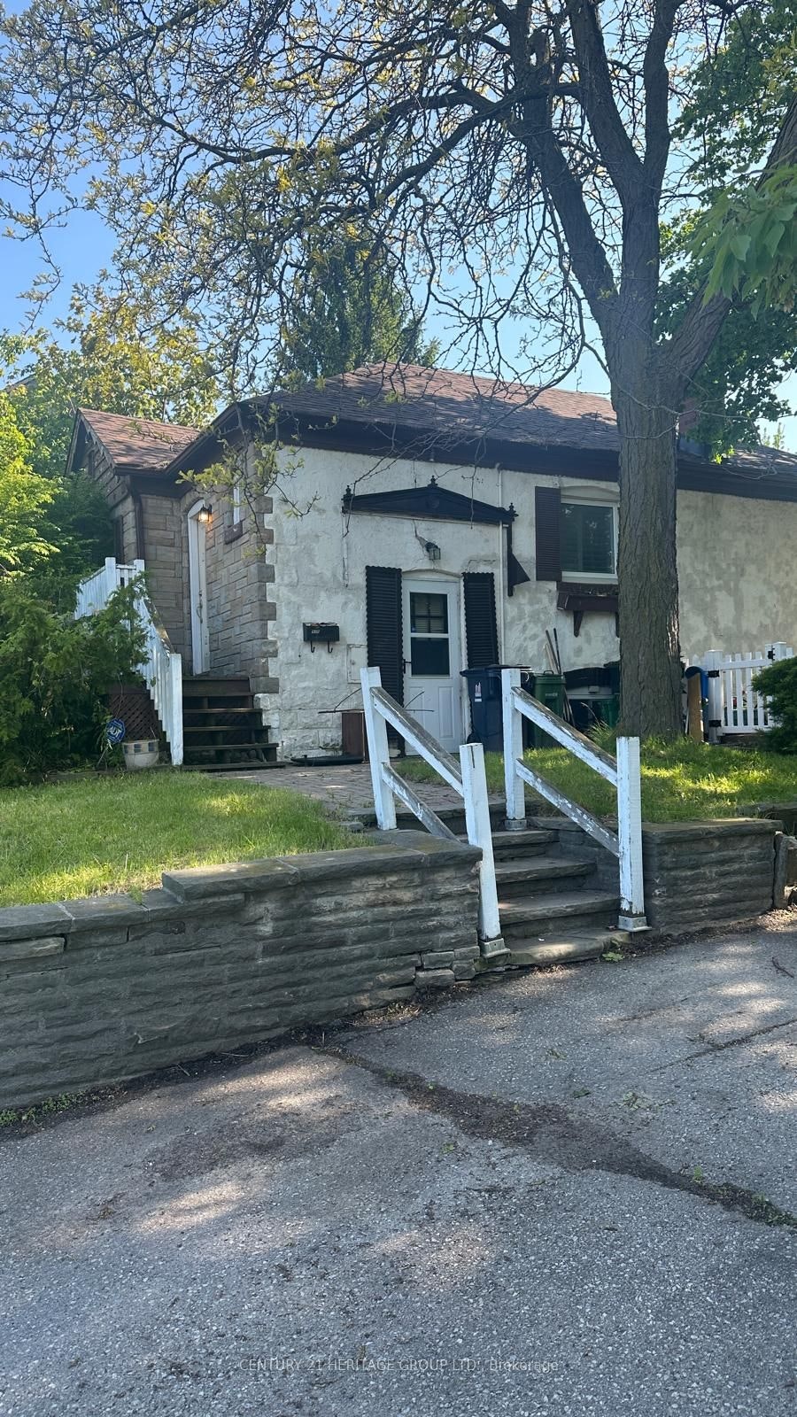 930 Scarlett Road, Toronto, ON, M9P 2V5