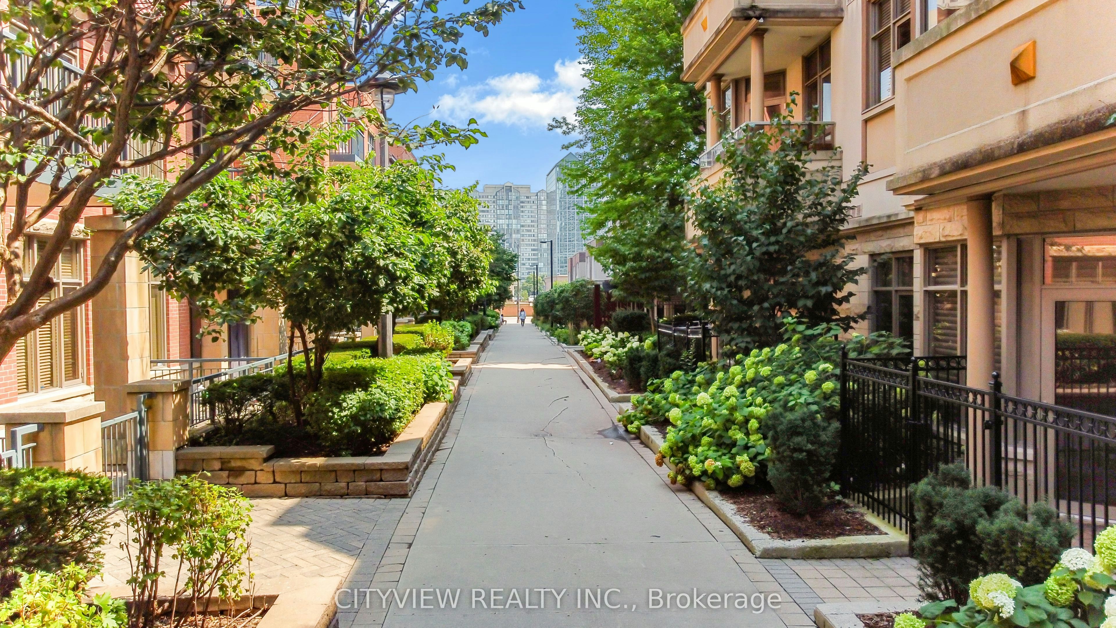 109-320 City Centre Drive, Mississauga, ON, L5B 4P8