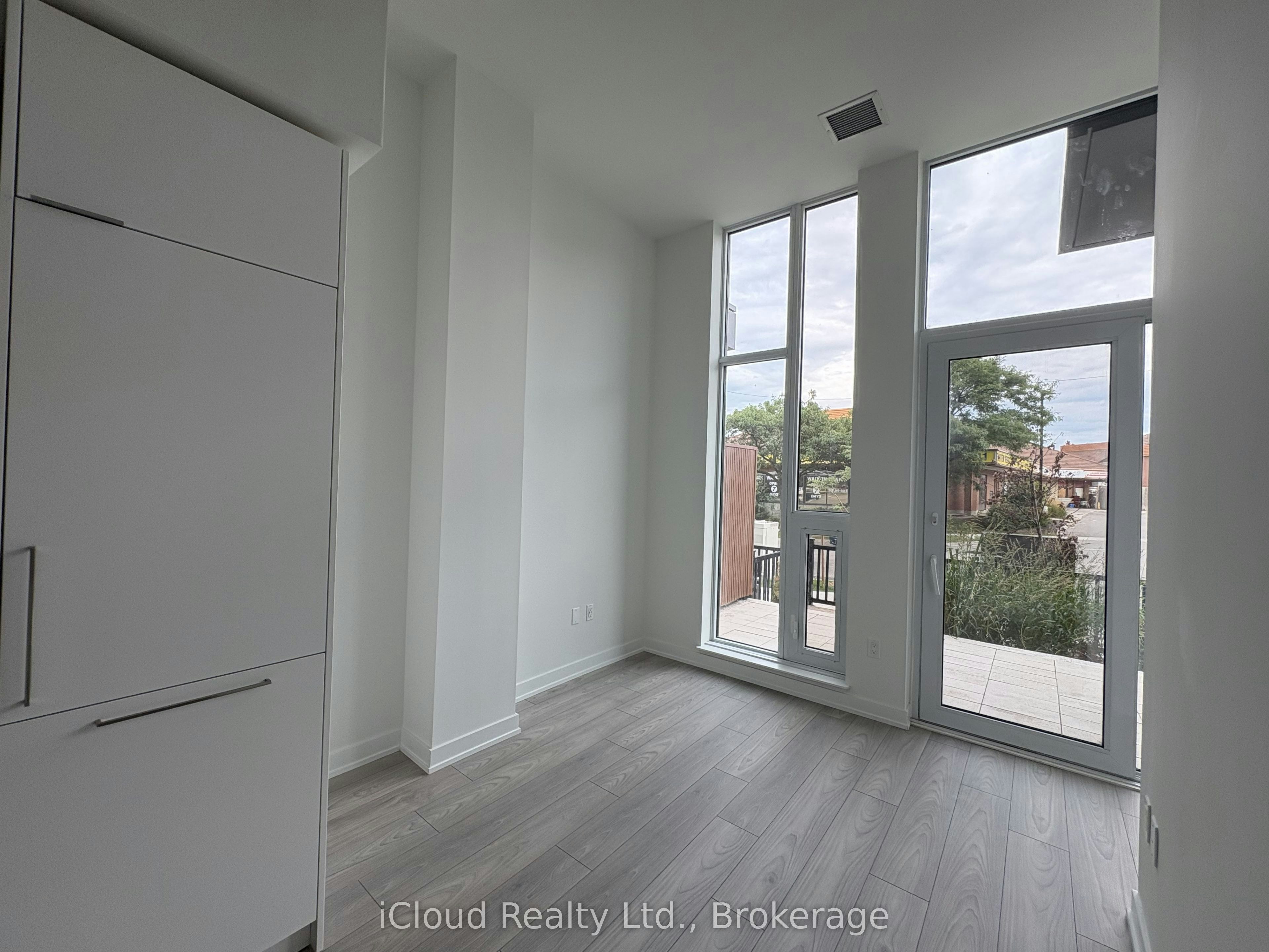 TH 02-1 Fairview Road, Mississauga, ON, L5A 0B4 - 5