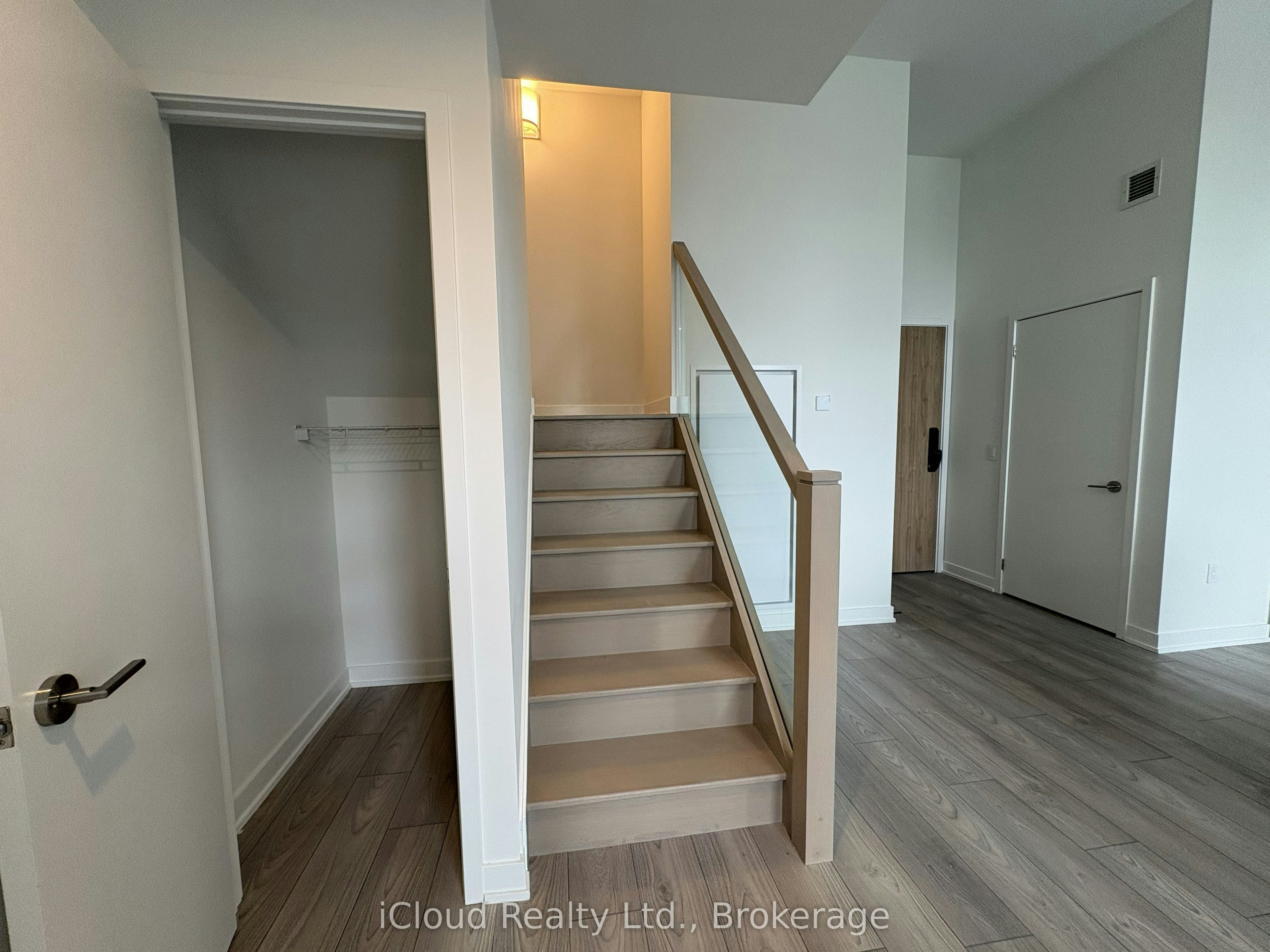 TH 02-1 Fairview Road, Mississauga, ON, L5A 0B4 - 8