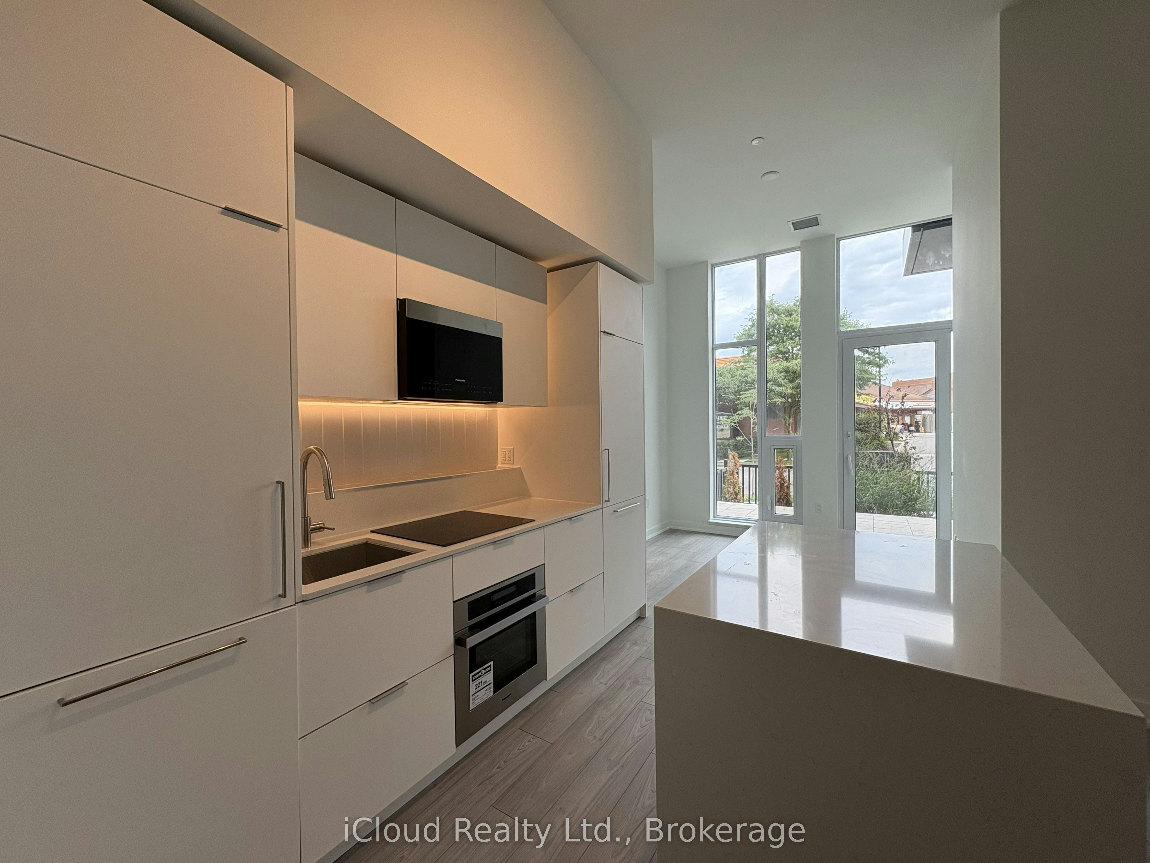 TH 02-1 Fairview Road, Mississauga, ON, L5A 0B4 - 3