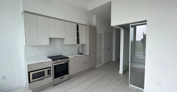 607-3900 Confederation Parkway, Mississauga, ON, L5B 0M3 - 3