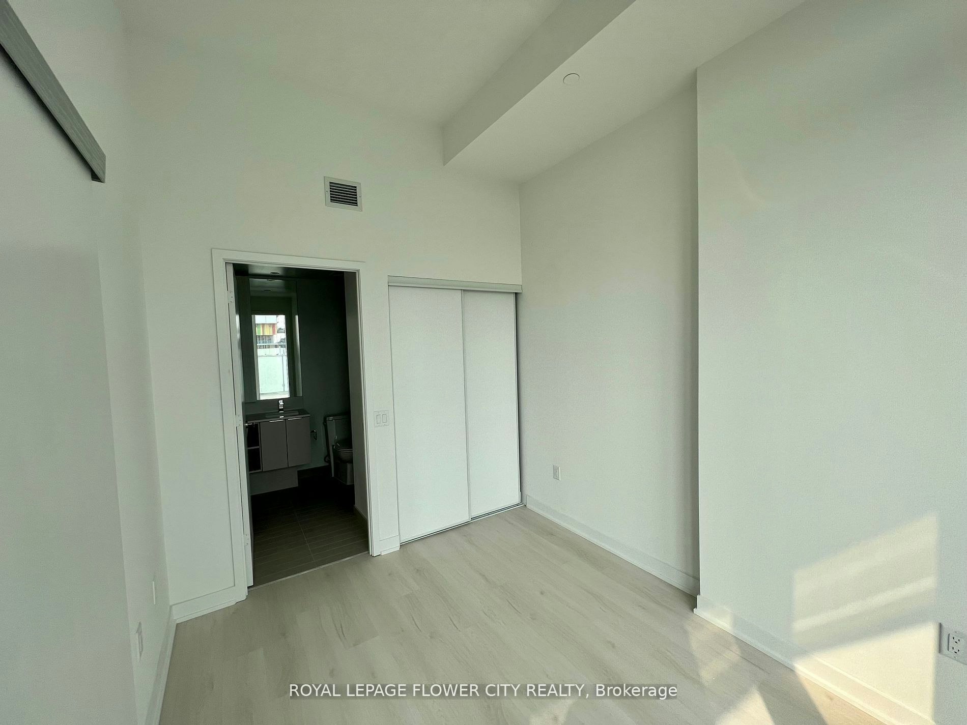 607-3900 Confederation Parkway, Mississauga, ON, L5B 0M3 - 4
