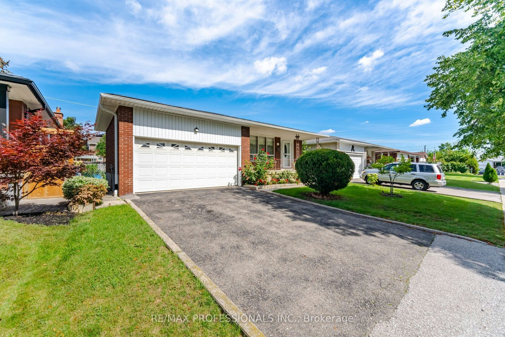 19 Earldown Drive, Toronto, ON, M9R 2L4
