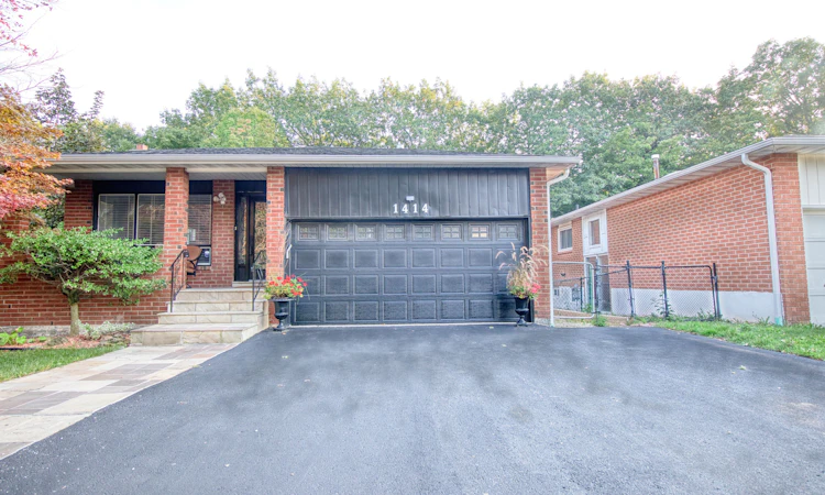 1414 Harmsworth Square