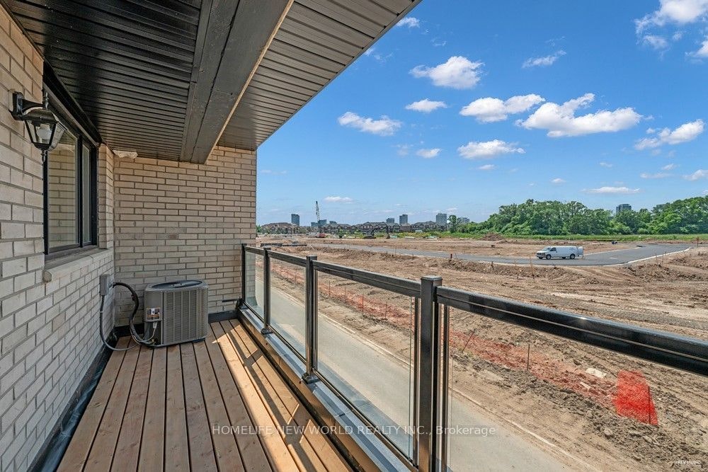 1095 Wheat Boom Drive, Oakville, ON, L6H 7H5 - 4