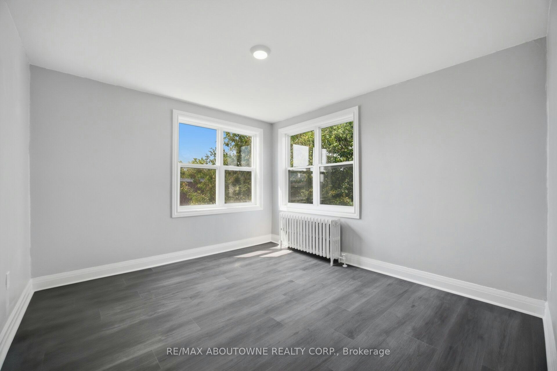 5-133 North Service Road E, Oakville, ON, L6H 1A3 - 19