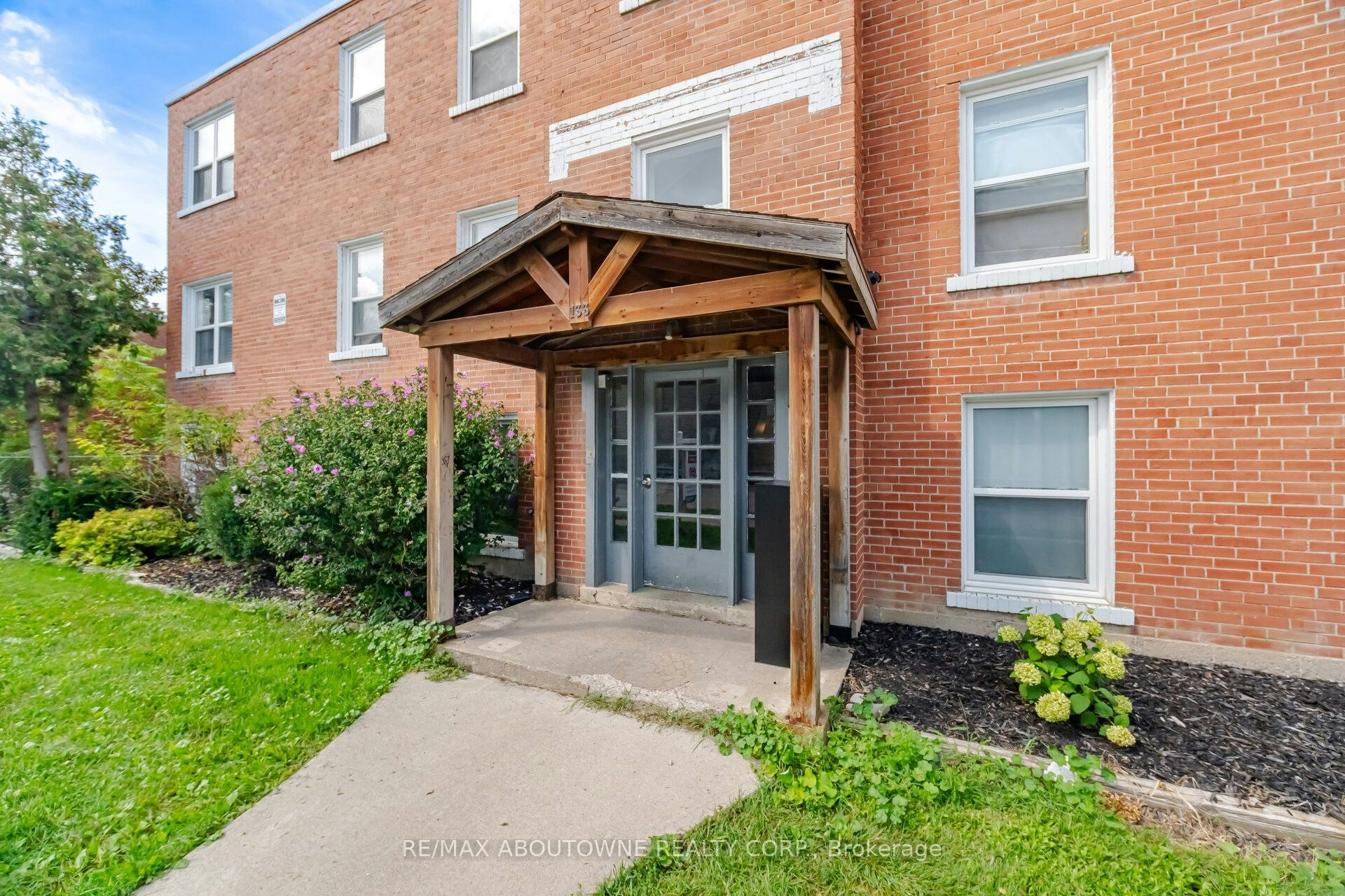 5-133 North Service Road E, Oakville, ON, L6H 1A3 - 3