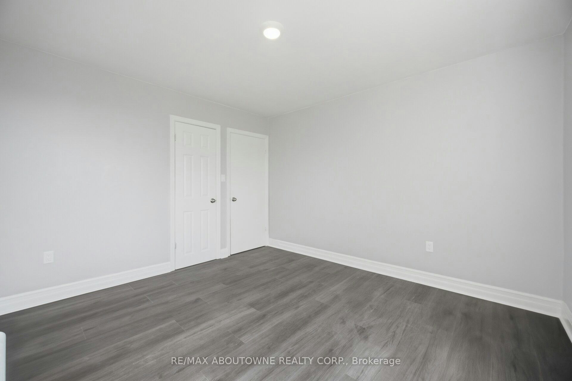5-133 North Service Road E, Oakville, ON, L6H 1A3 - 21