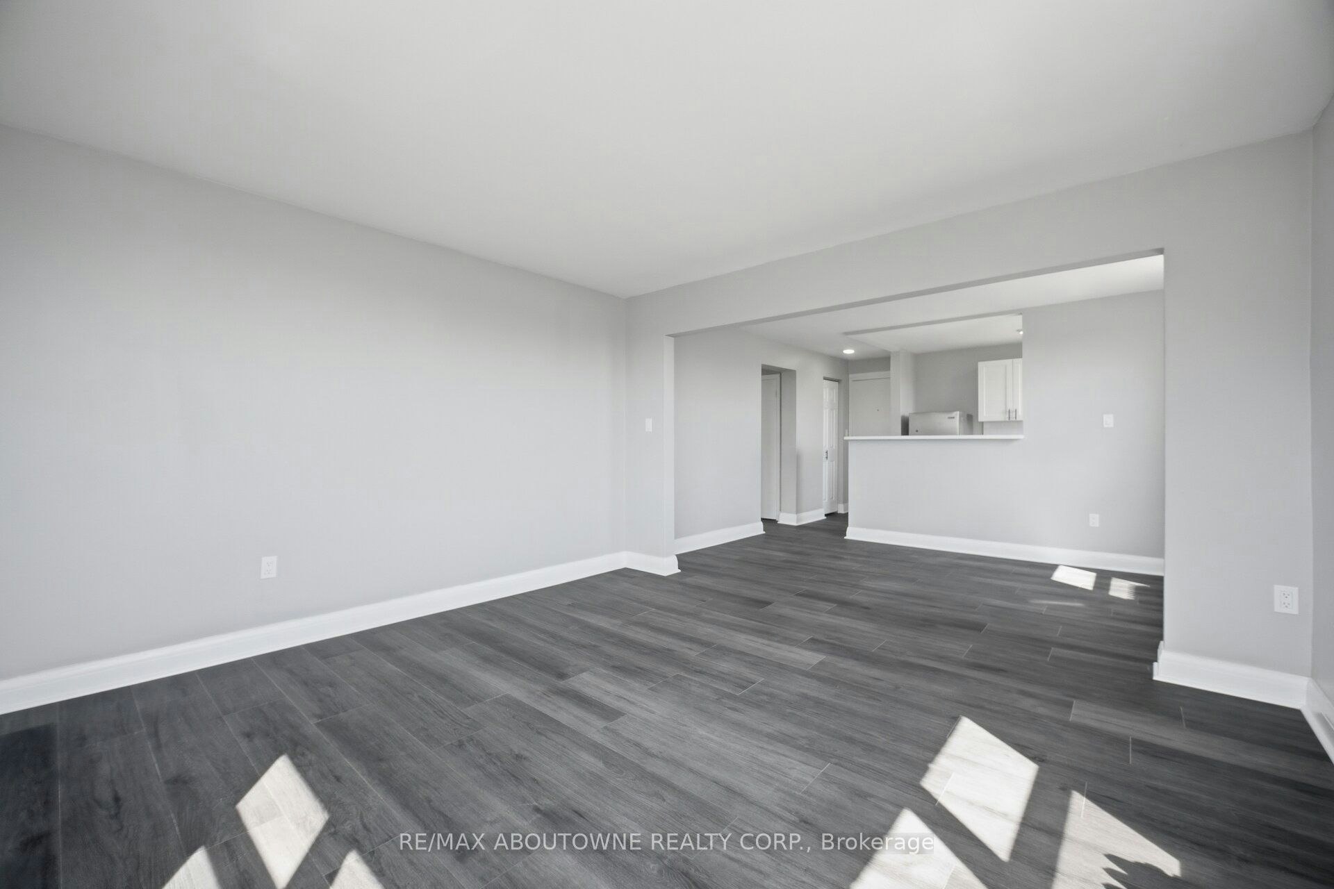 5-133 North Service Road E, Oakville, ON, L6H 1A3 - 16