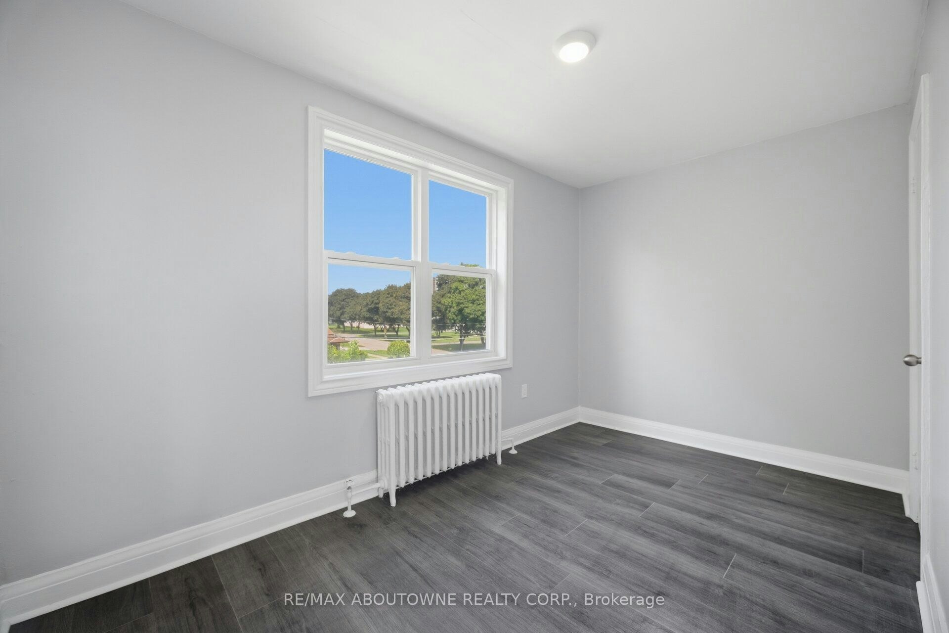 5-133 North Service Road E, Oakville, ON, L6H 1A3 - 22