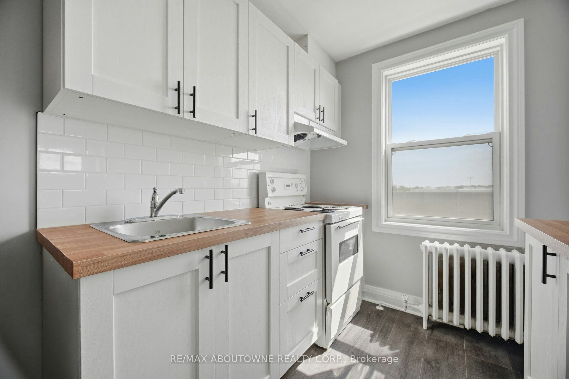 5-133 North Service Road E, Oakville, ON, L6H 1A3 - 9
